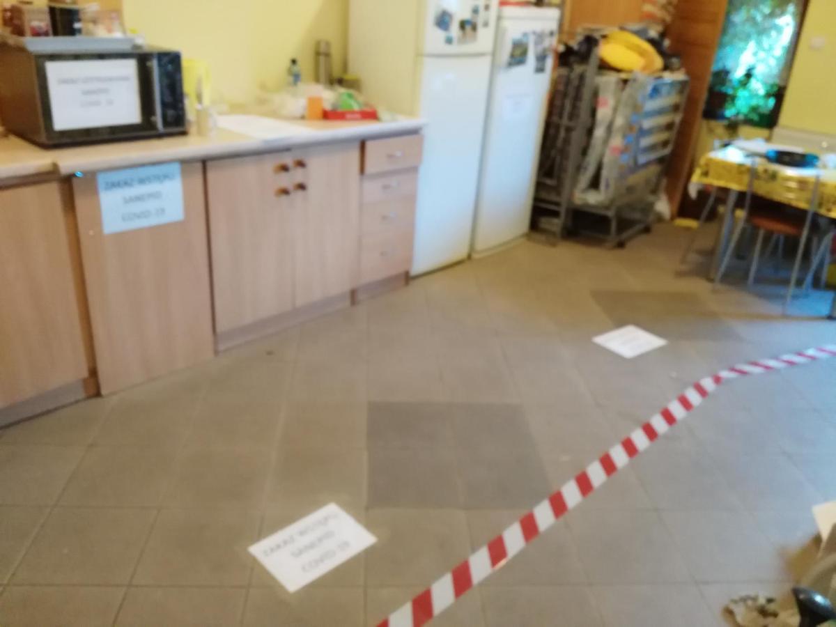 Iwona Hostel - Budget Rooms With Private Bathrooms 索波特 外观 照片