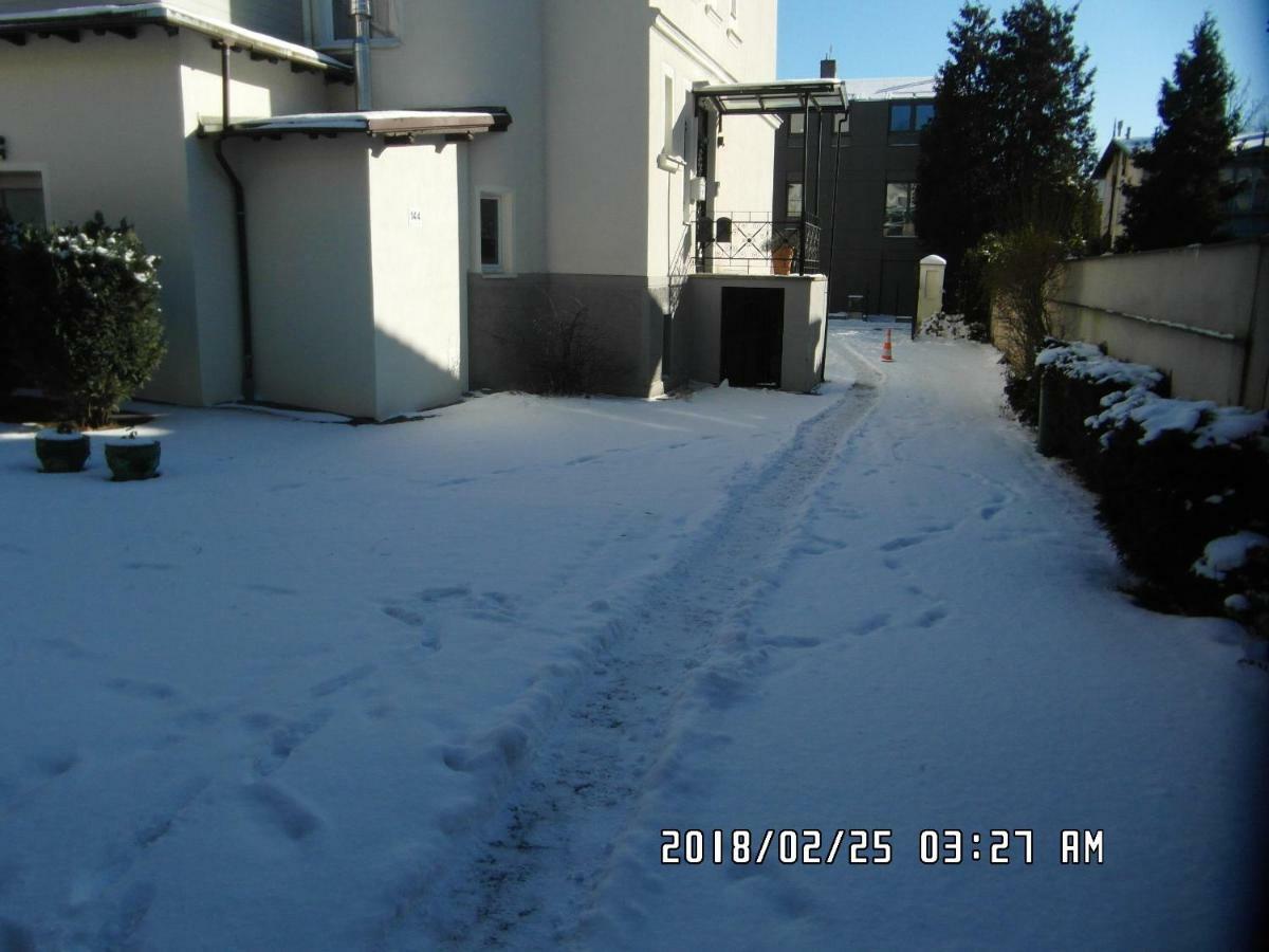 Iwona Hostel - Budget Rooms With Private Bathrooms 索波特 外观 照片