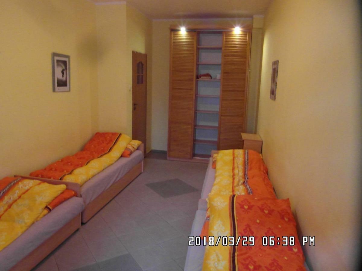 Iwona Hostel - Budget Rooms With Private Bathrooms 索波特 外观 照片