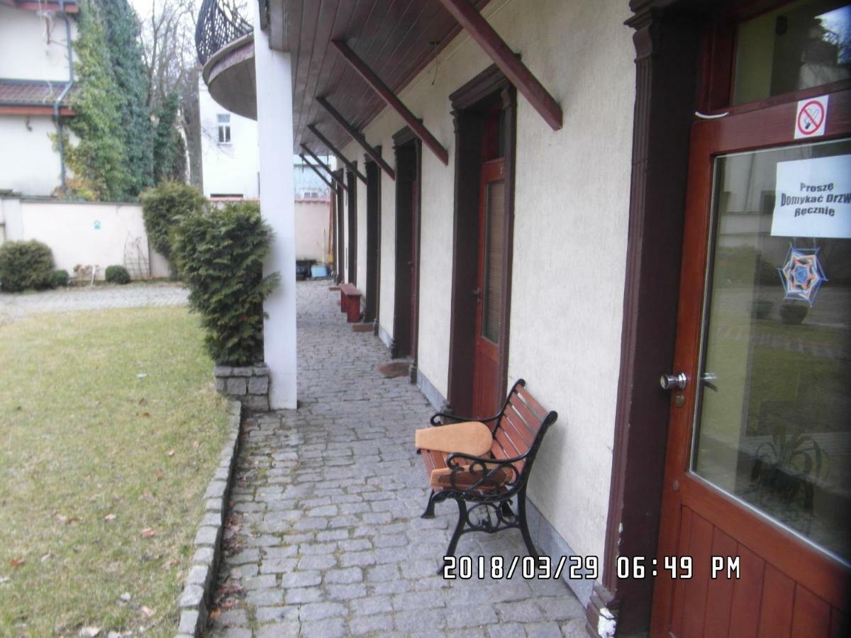 Iwona Hostel - Budget Rooms With Private Bathrooms 索波特 外观 照片