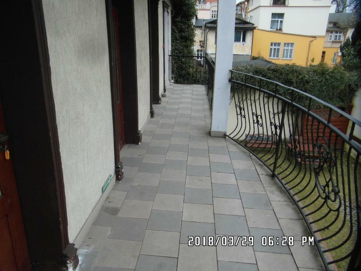 Iwona Hostel - Budget Rooms With Private Bathrooms 索波特 外观 照片