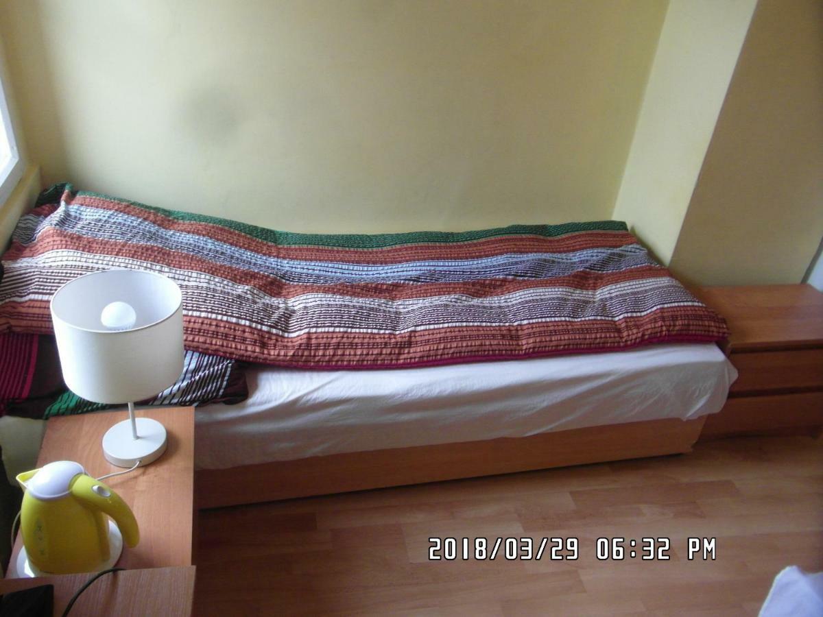 Iwona Hostel - Budget Rooms With Private Bathrooms 索波特 外观 照片