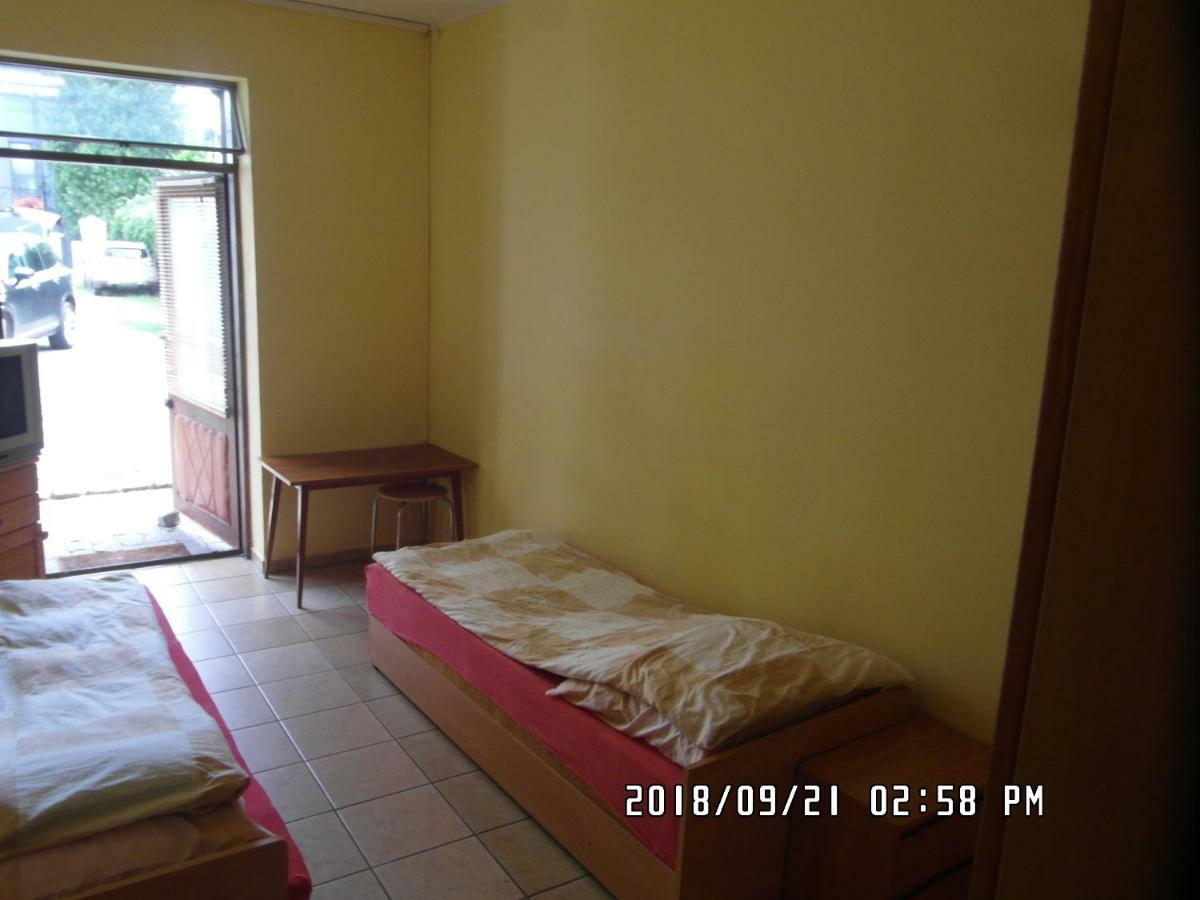 Iwona Hostel - Budget Rooms With Private Bathrooms 索波特 外观 照片