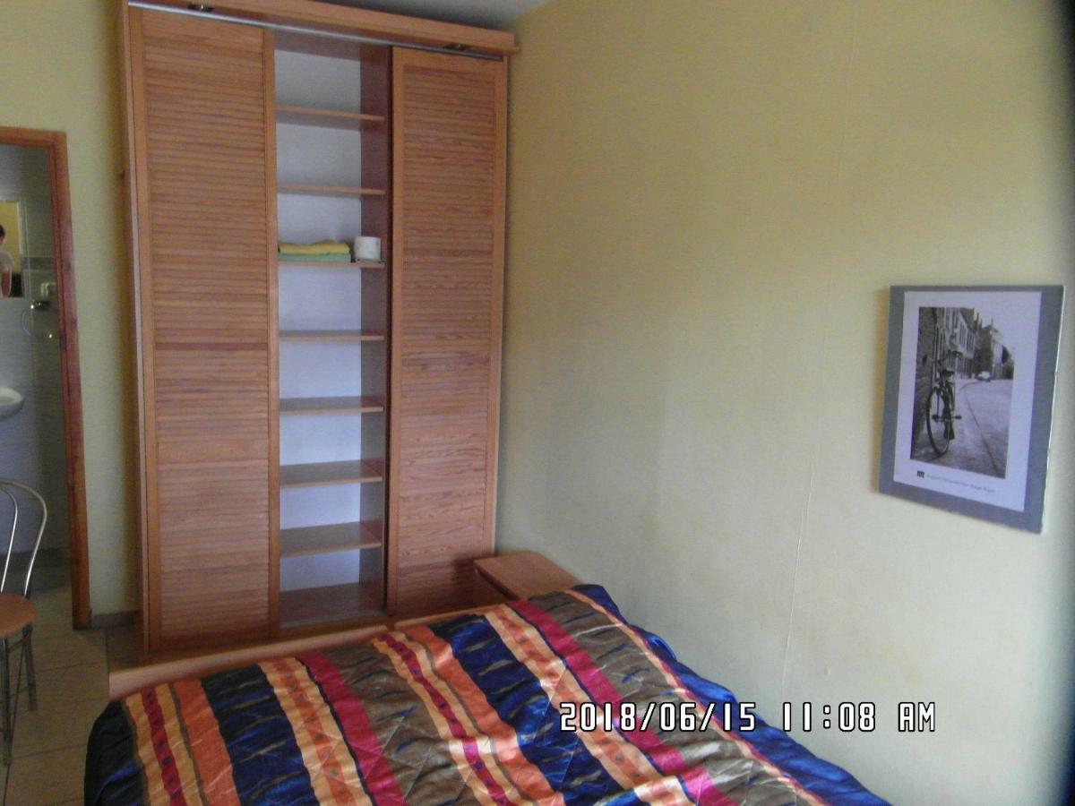 Iwona Hostel - Budget Rooms With Private Bathrooms 索波特 外观 照片